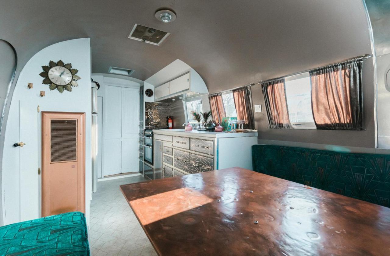 Silver Airstream Glamping & Rental Chichester Exterior foto