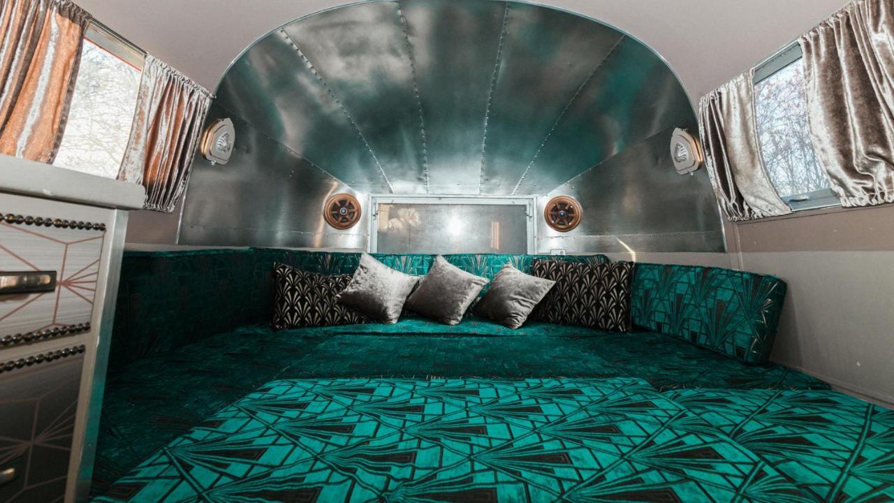 Silver Airstream Glamping & Rental Chichester Exterior foto