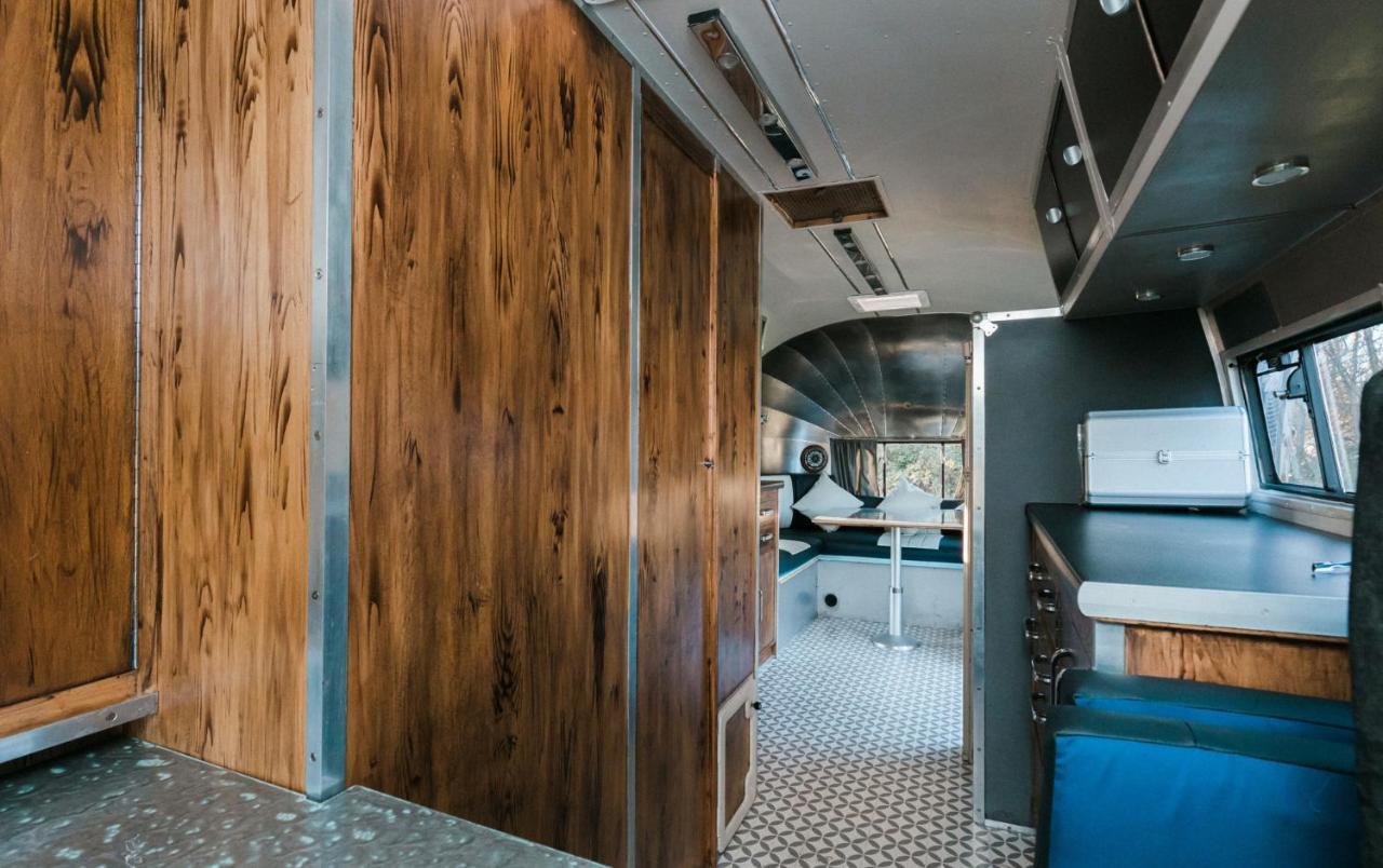 Silver Airstream Glamping & Rental Chichester Exterior foto