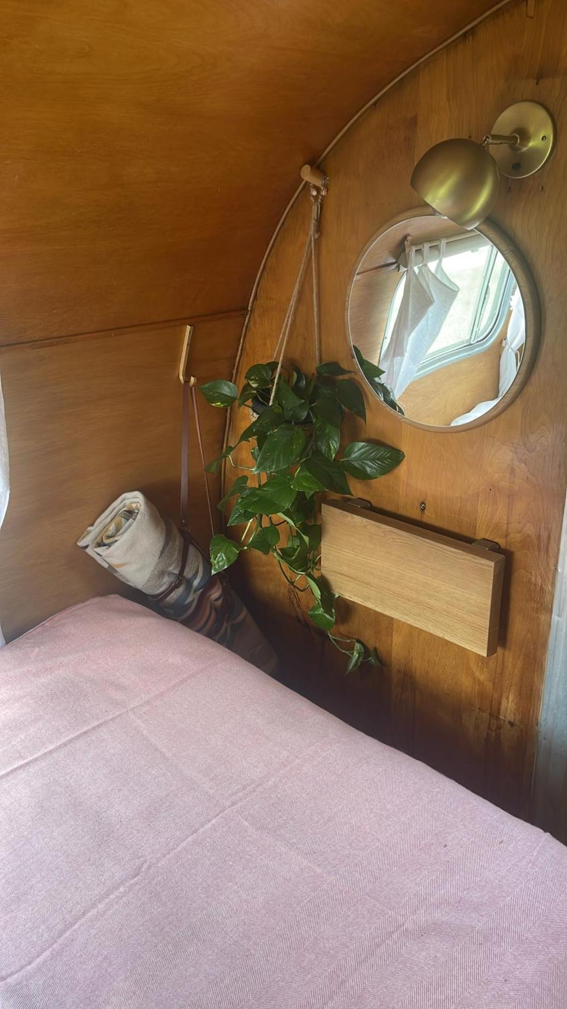 Silver Airstream Glamping & Rental Chichester Exterior foto