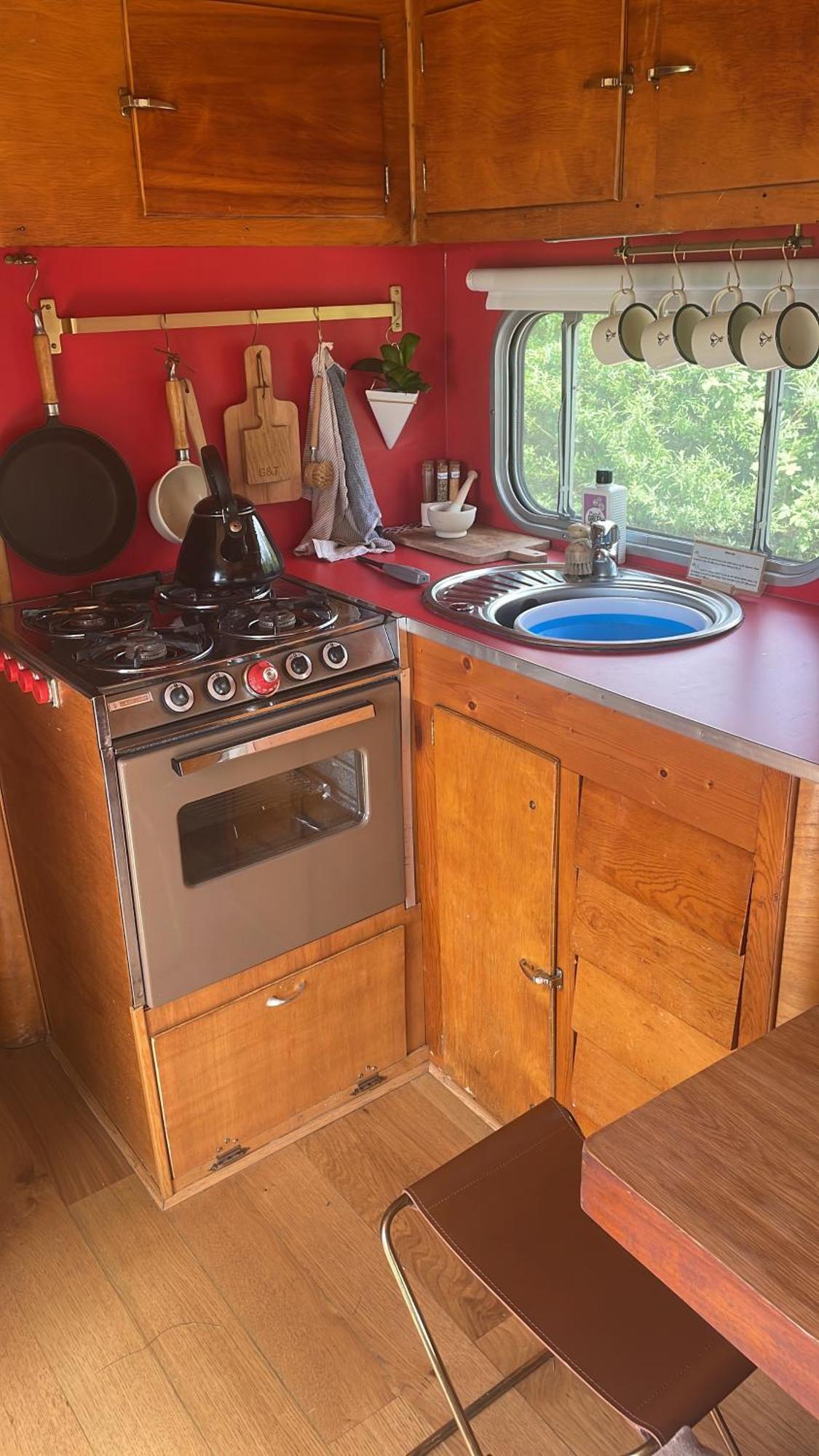 Silver Airstream Glamping & Rental Chichester Exterior foto